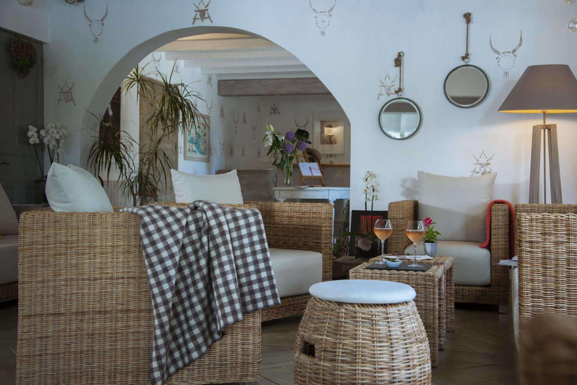 Hotel Restaurant Les Arnelles 4*